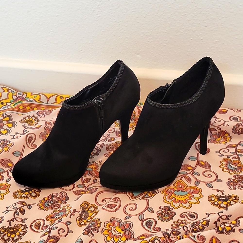 Black bootie with heel